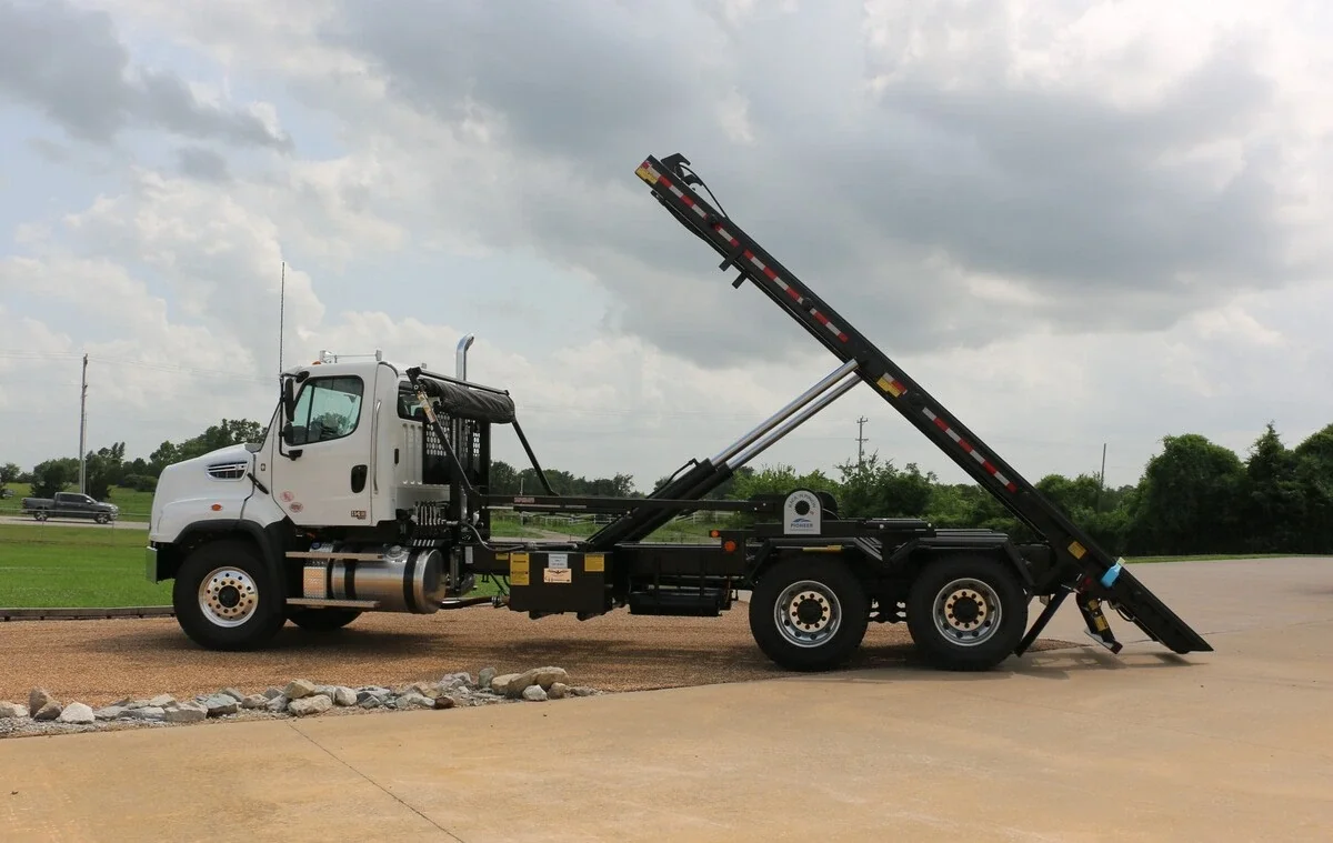 2027 Freightliner 114SD — photo 15