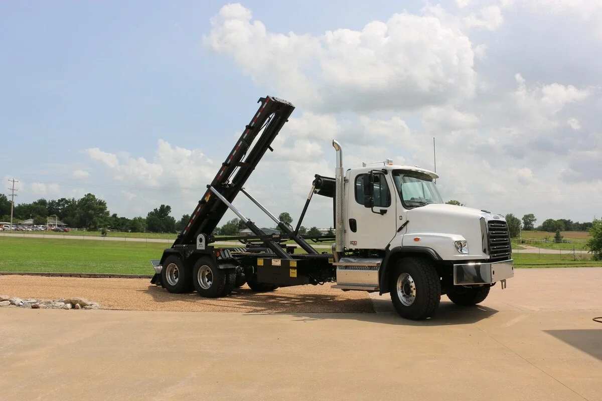 2027 Freightliner 114SD — photo 7