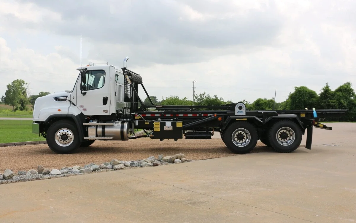 2027 Freightliner 114SD — photo 10