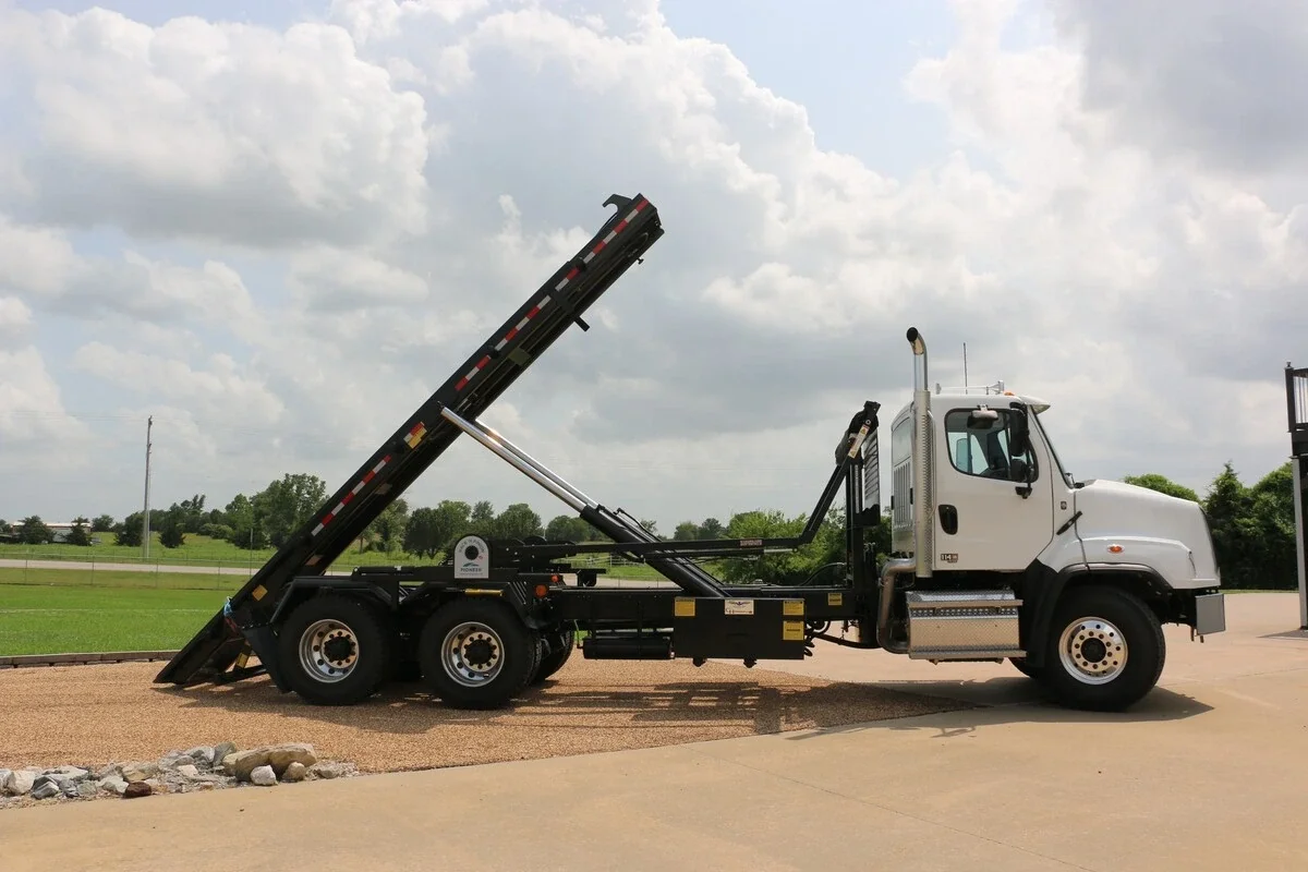 2027 Freightliner 114SD — photo 9
