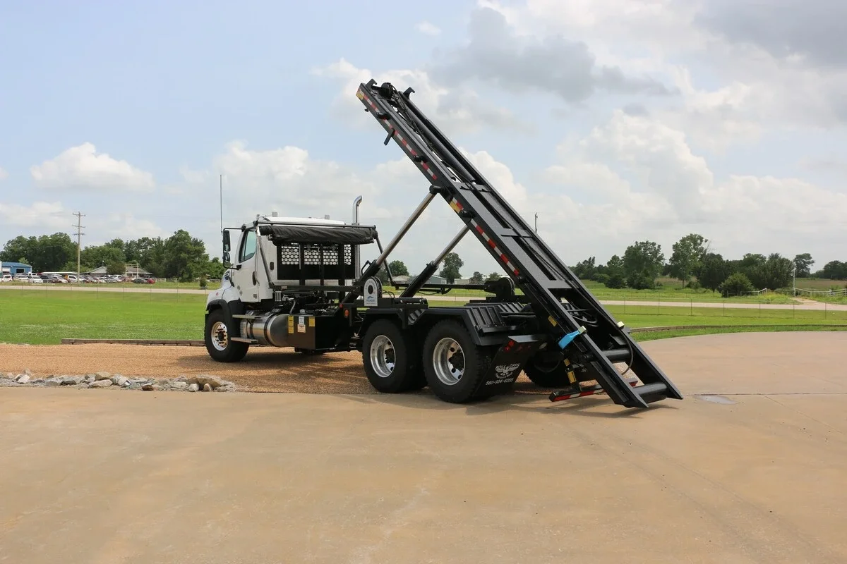 2027 Freightliner 114SD — photo 14