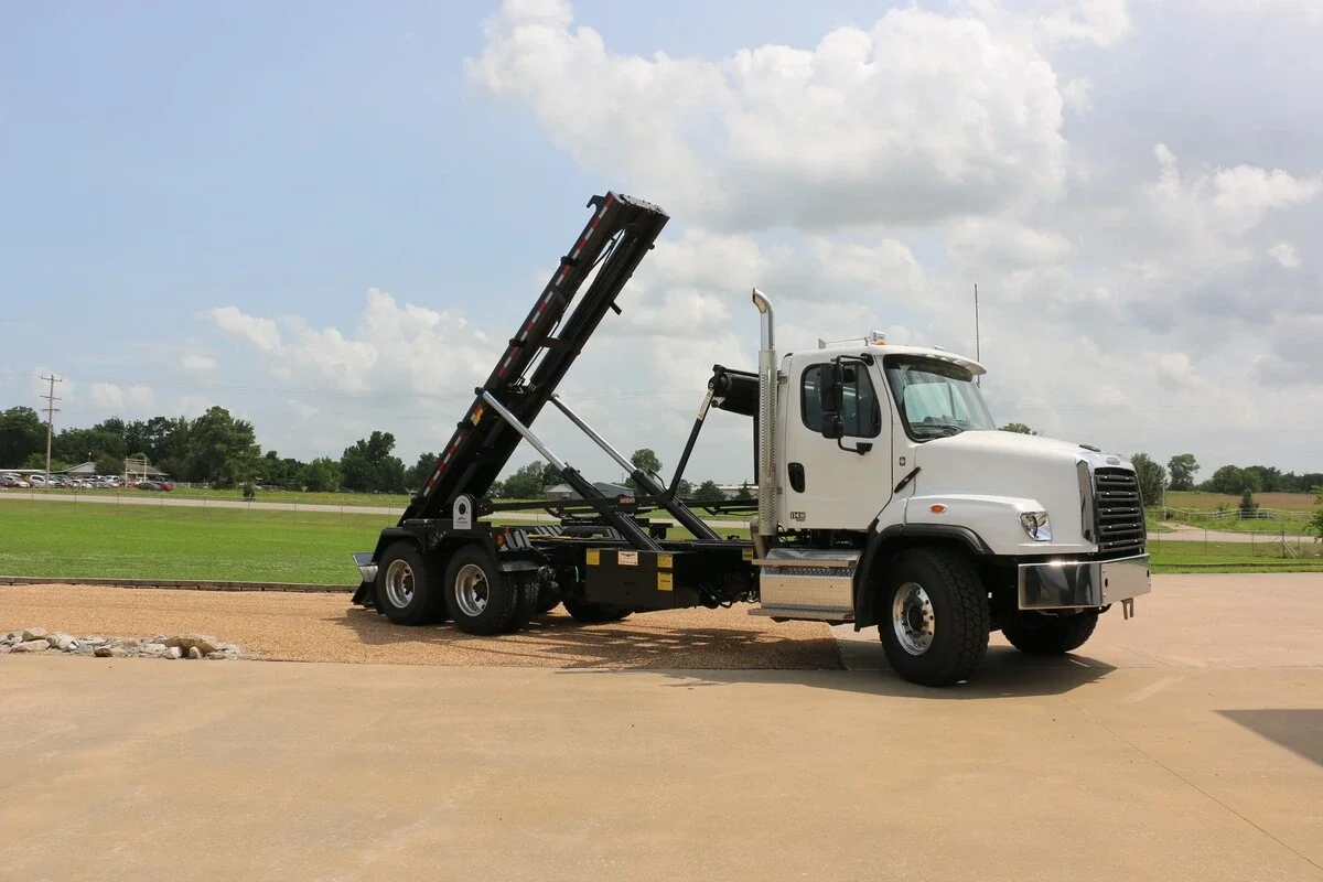 2027 Freightliner 114SD — photo 6