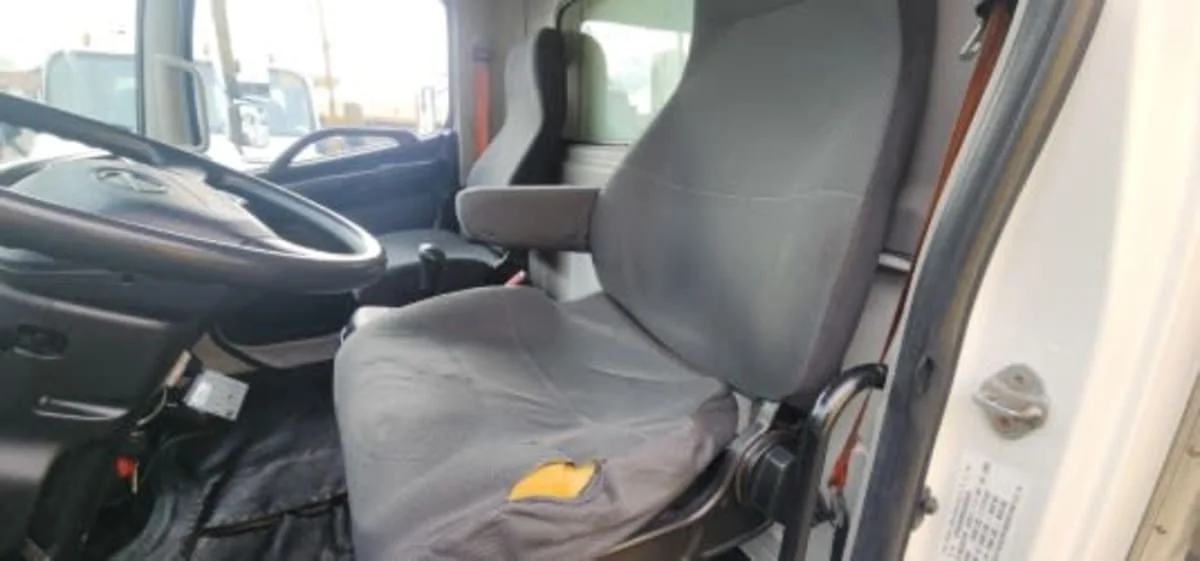 2016 Hino 268 - image 7