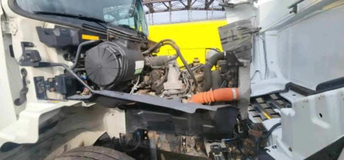 2016 Hino 268 - image 11