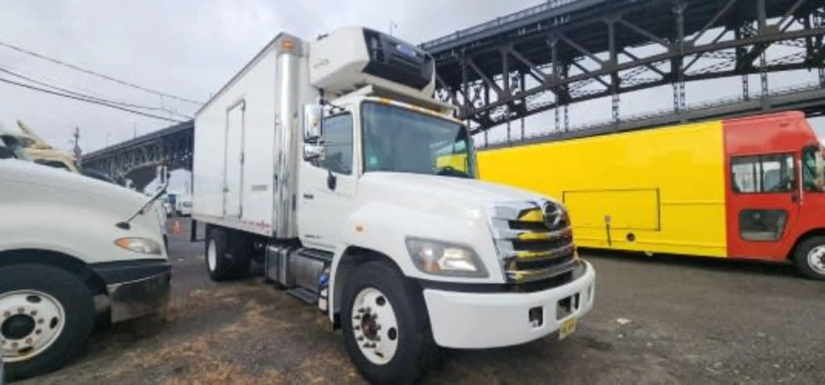 2016 Hino 268 in Newark, NJ — photo 3
