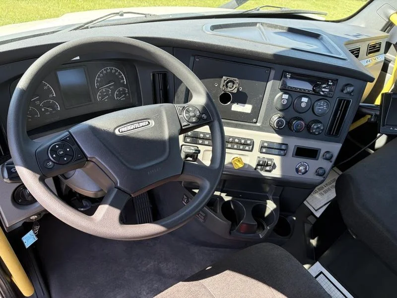 2022 Freightliner Cascadia in Walton, KY — photo 5