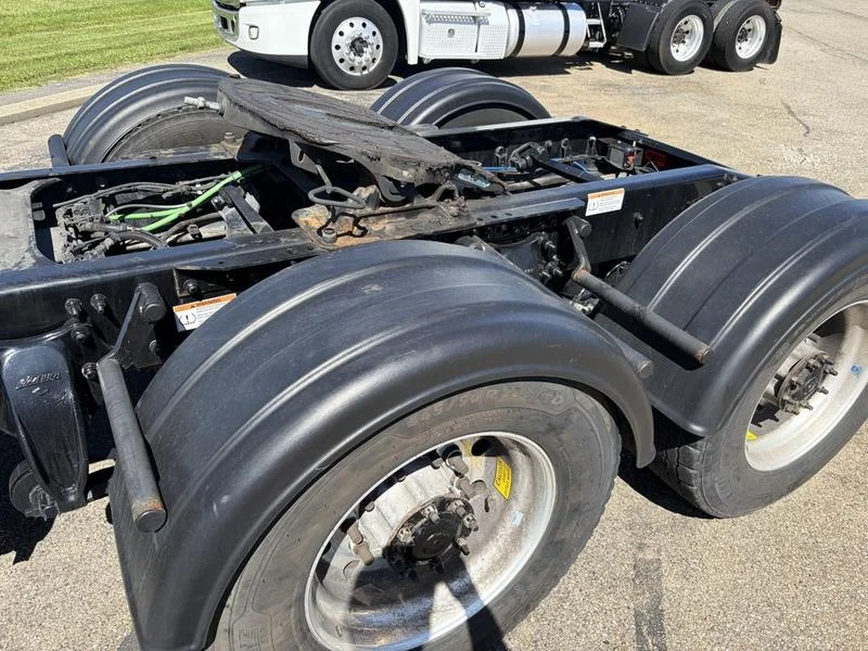 2022 Freightliner Cascadia in Walton, KY — photo 10