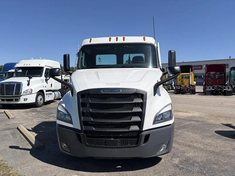 2022 Freightliner Cascadia in Walton, KY — photo 6