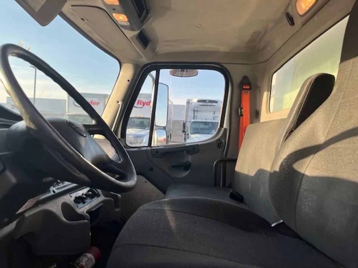 2018 Freightliner M2 106 - image 7