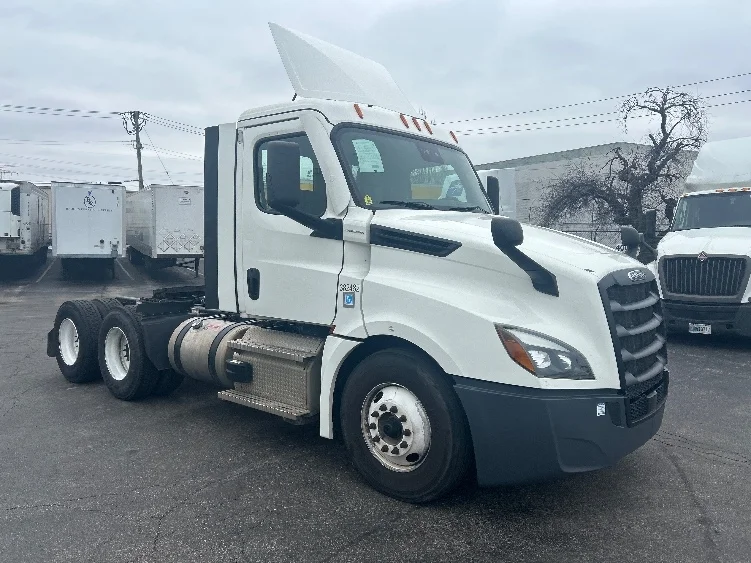 2021 Freightliner Cascadia in Poplar Bluff, MO