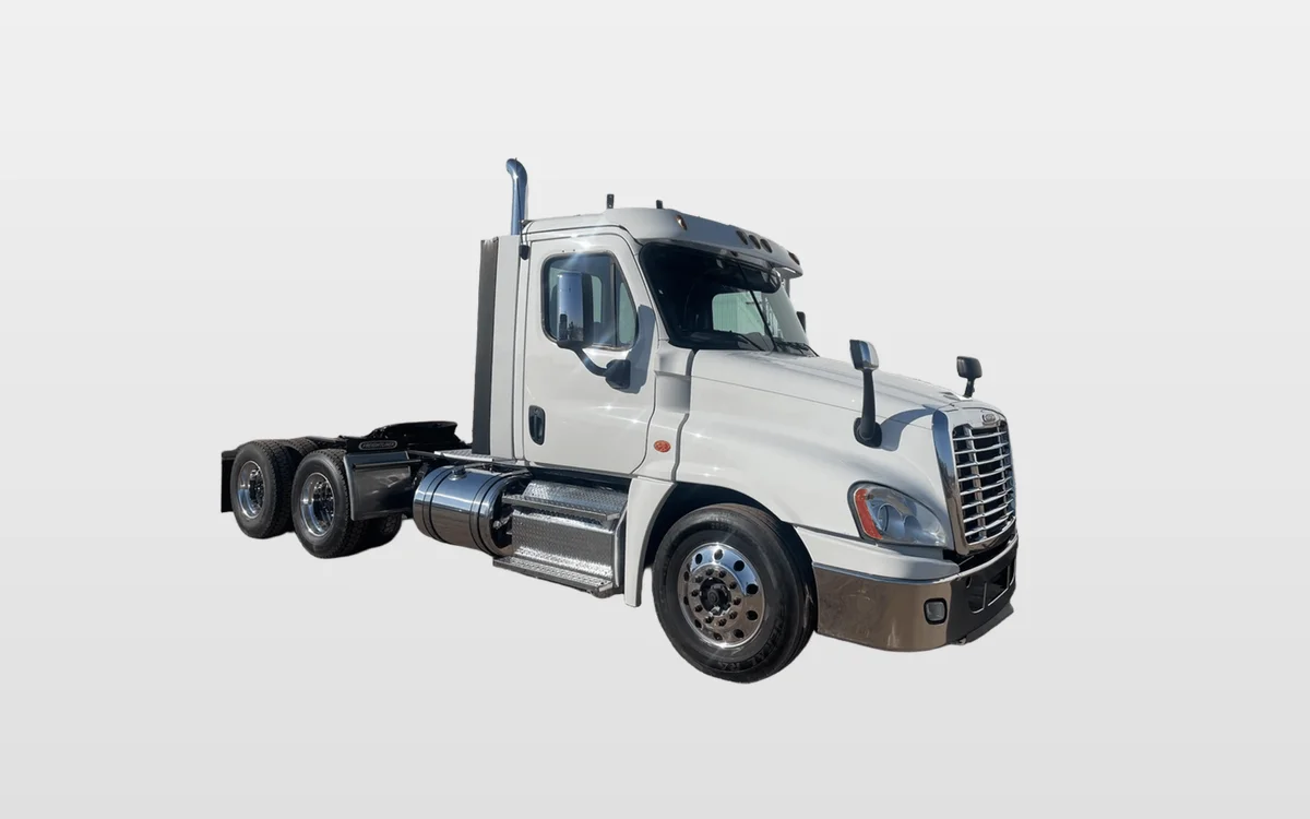 2016 Freightliner Cascadia - image 1