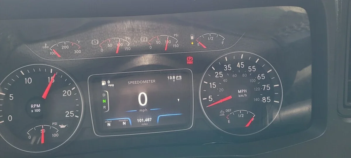 2023 International HX - image 9