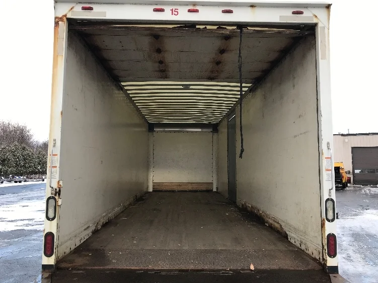 2013 Hino 268 - image 8