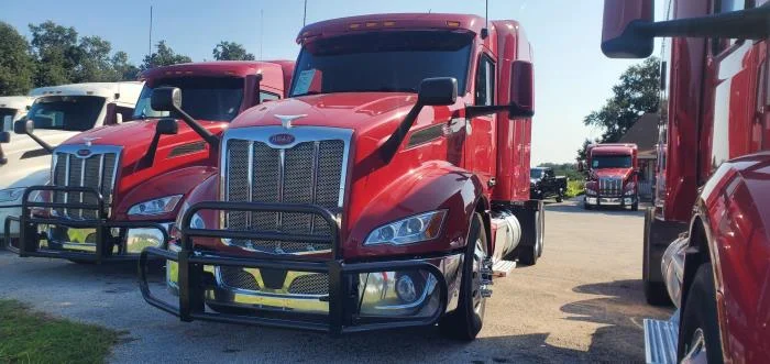 2023 Peterbilt 579 — photo 2