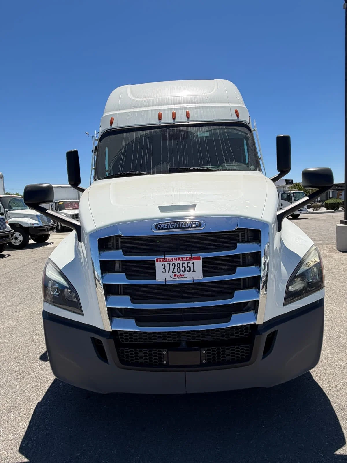 2022 Freightliner Cascadia in Fontana, CA — photo 2