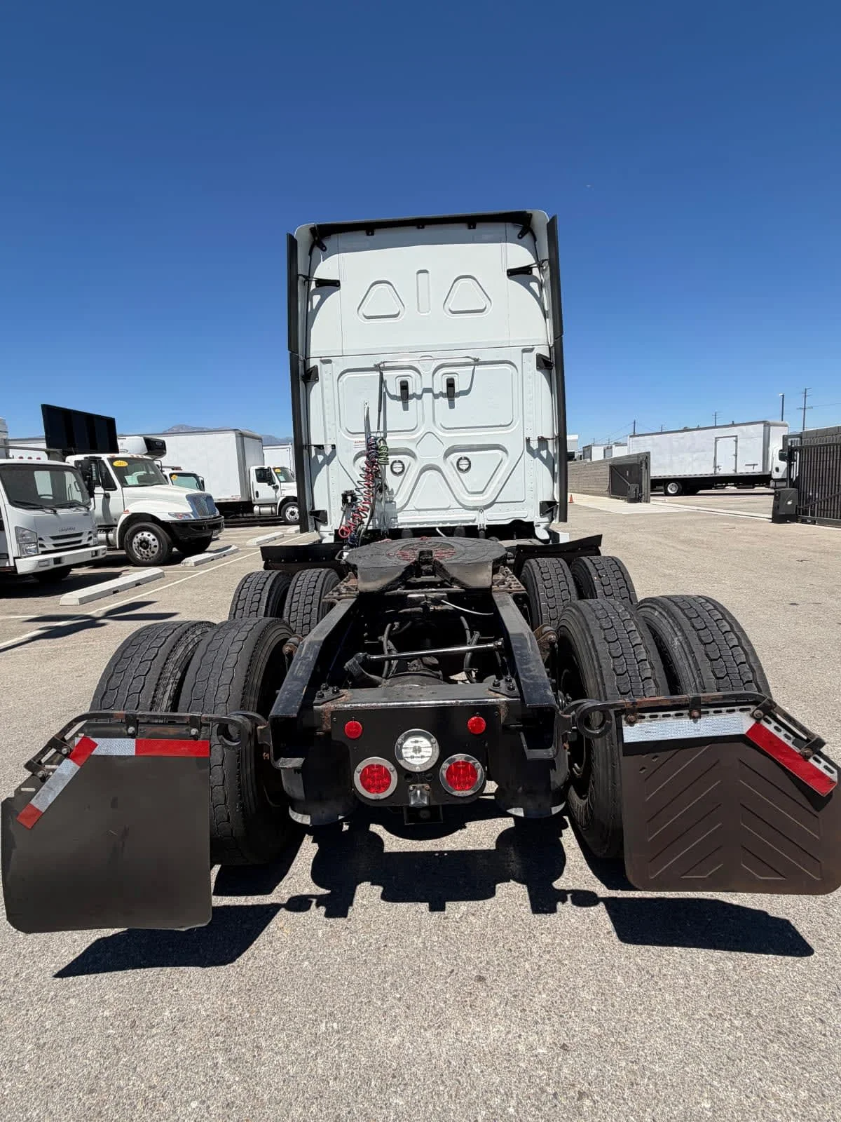 2022 Freightliner Cascadia in Fontana, CA — photo 5