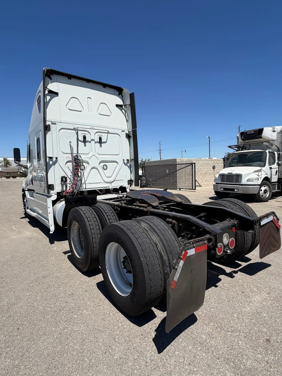 2022 Freightliner Cascadia in Fontana, CA — photo 6