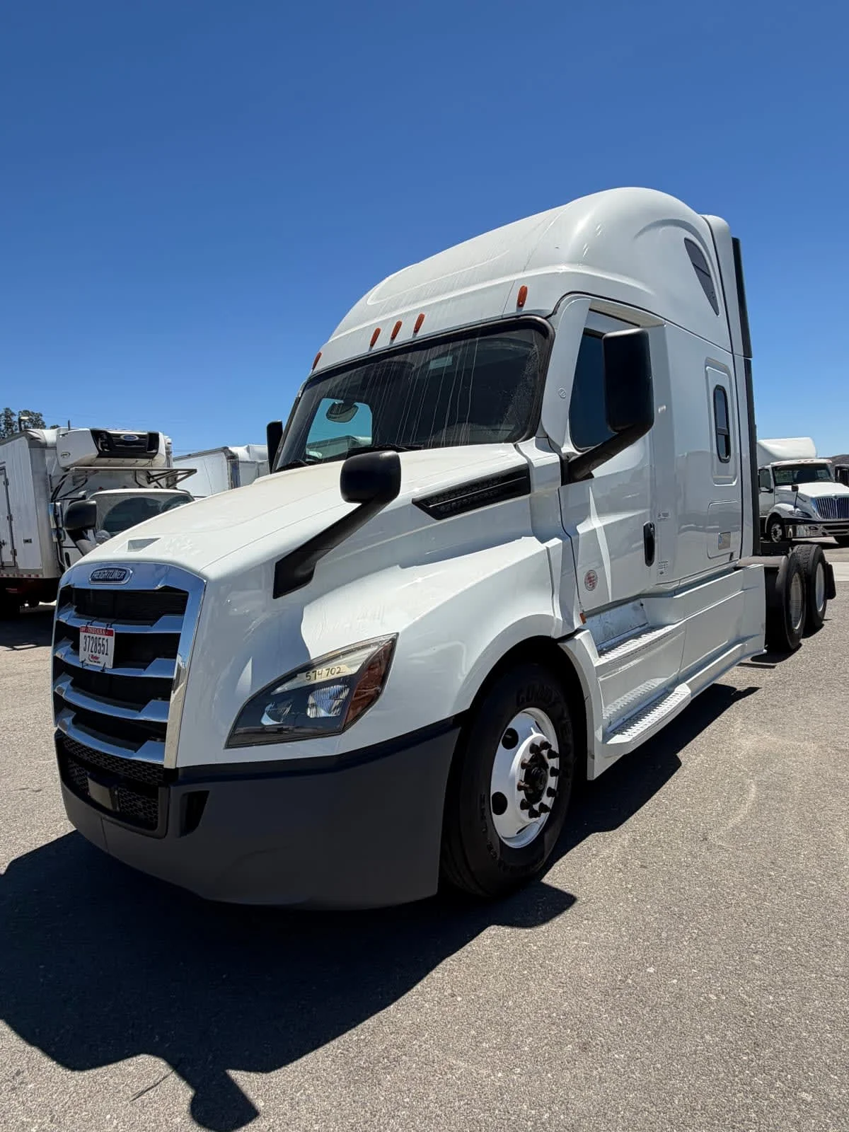 2022 Freightliner Cascadia in Fontana, CA — photo 3