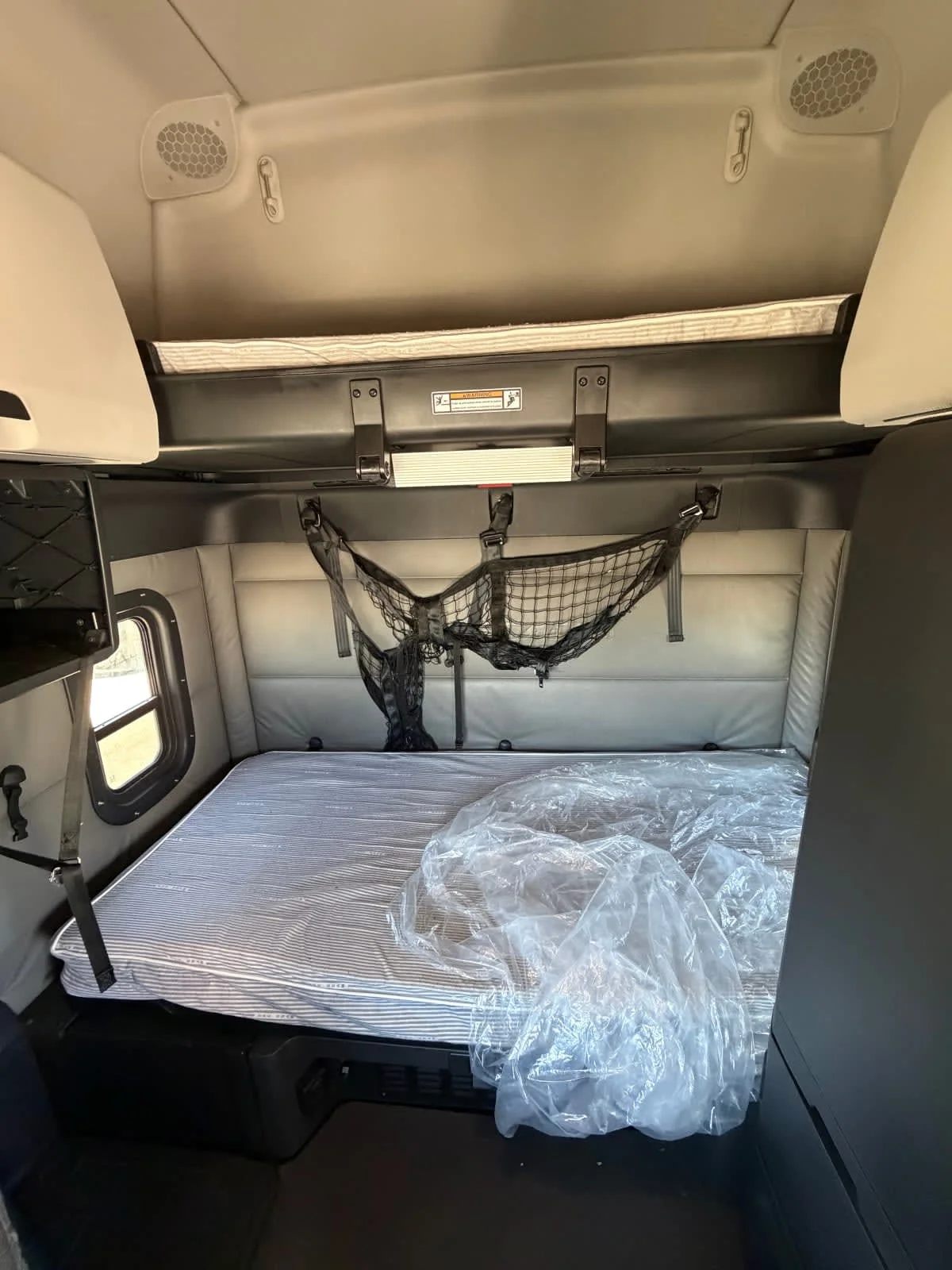 2022 Freightliner Cascadia in Fontana, CA — photo 8