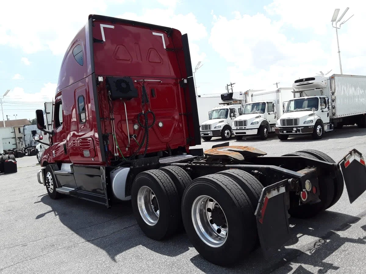 2020 Freightliner Cascadia in Allentown, PA — photo 6