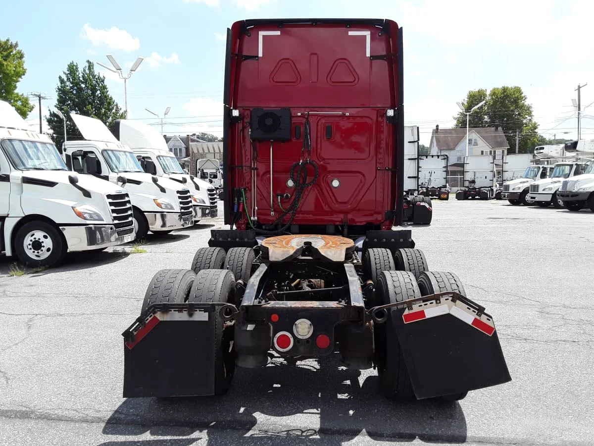 2020 Freightliner Cascadia in Allentown, PA — photo 5