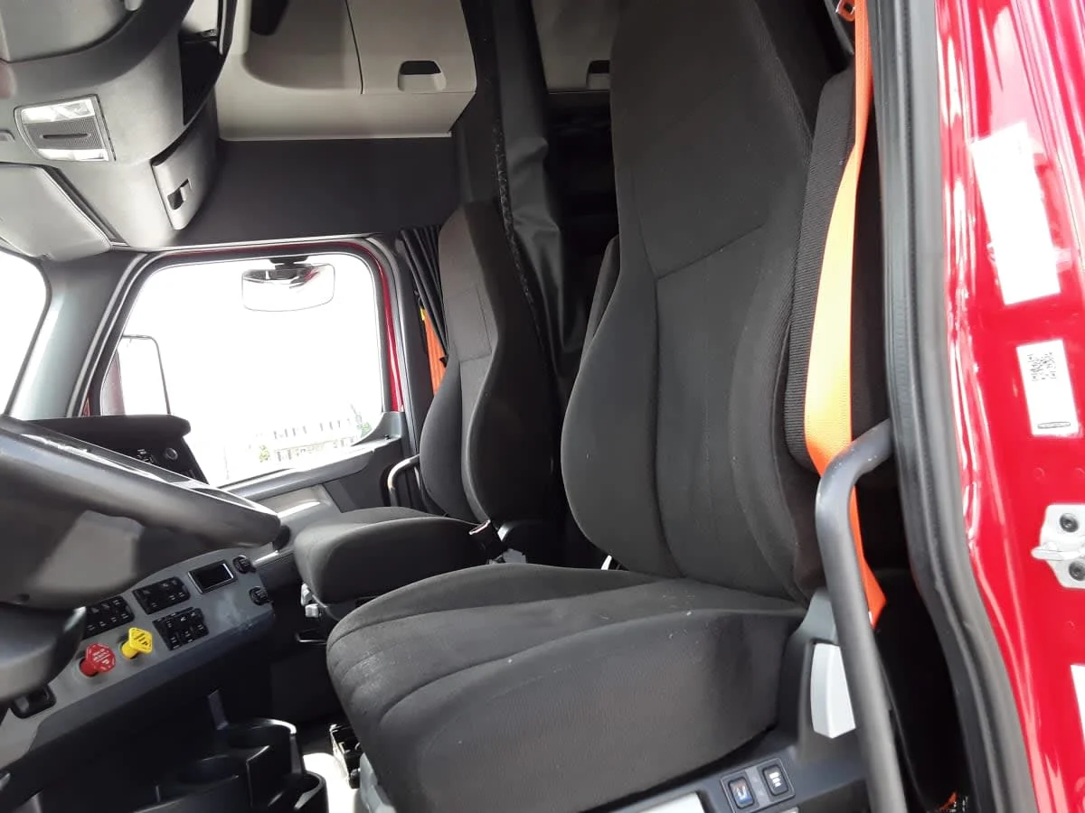 2020 Freightliner Cascadia in Allentown, PA — photo 14