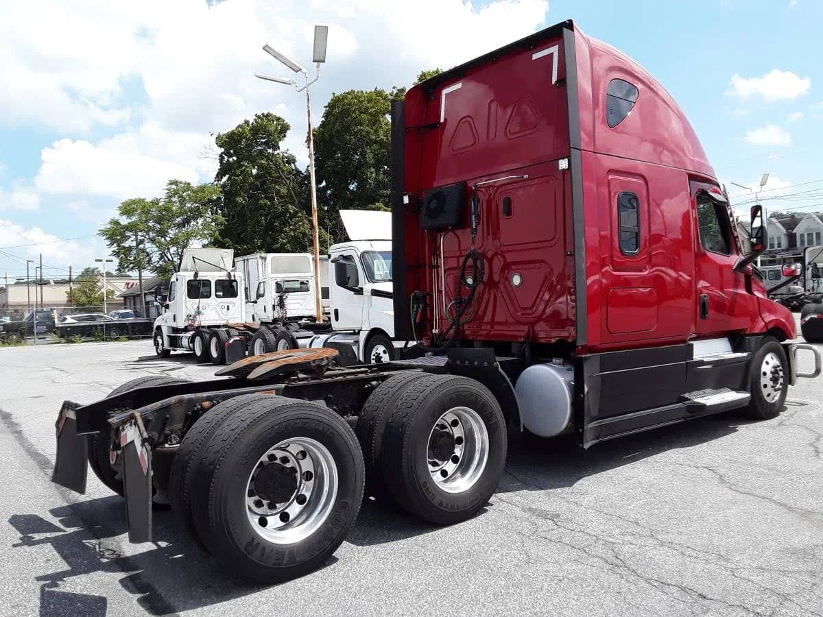 2020 Freightliner Cascadia in Allentown, PA — photo 4