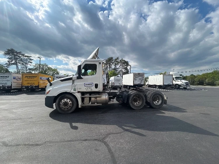 2020 Freightliner Cascadia in Jessup, MD — photo 4
