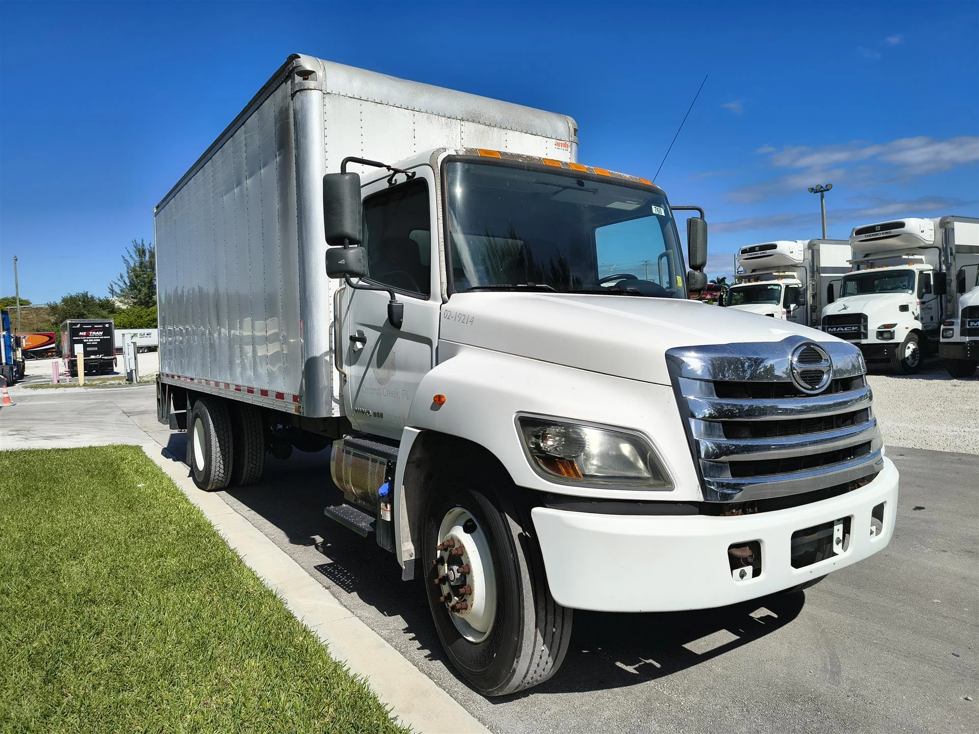 2019 Hino 268 - image 3
