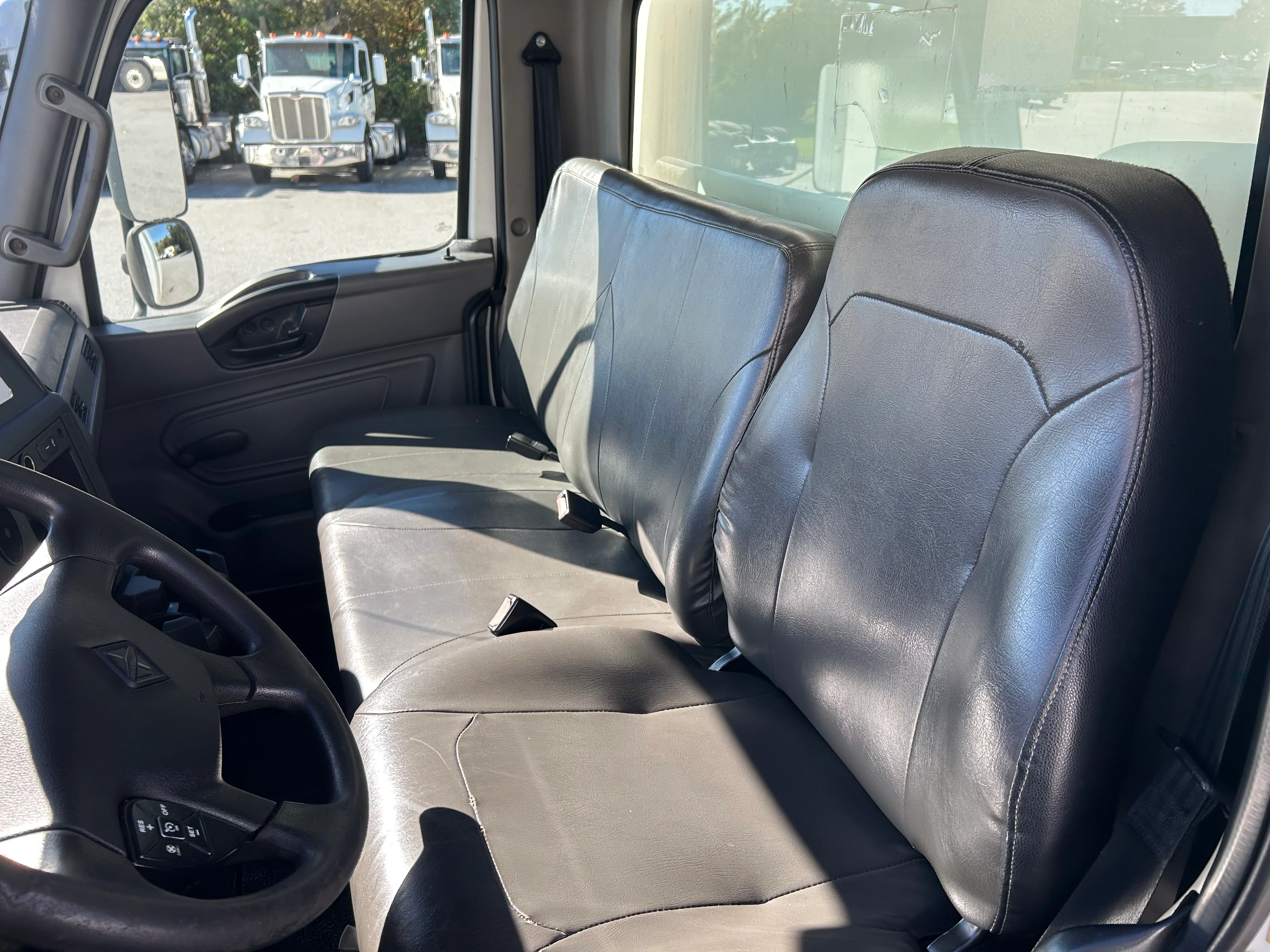 2020 International MV - image 13