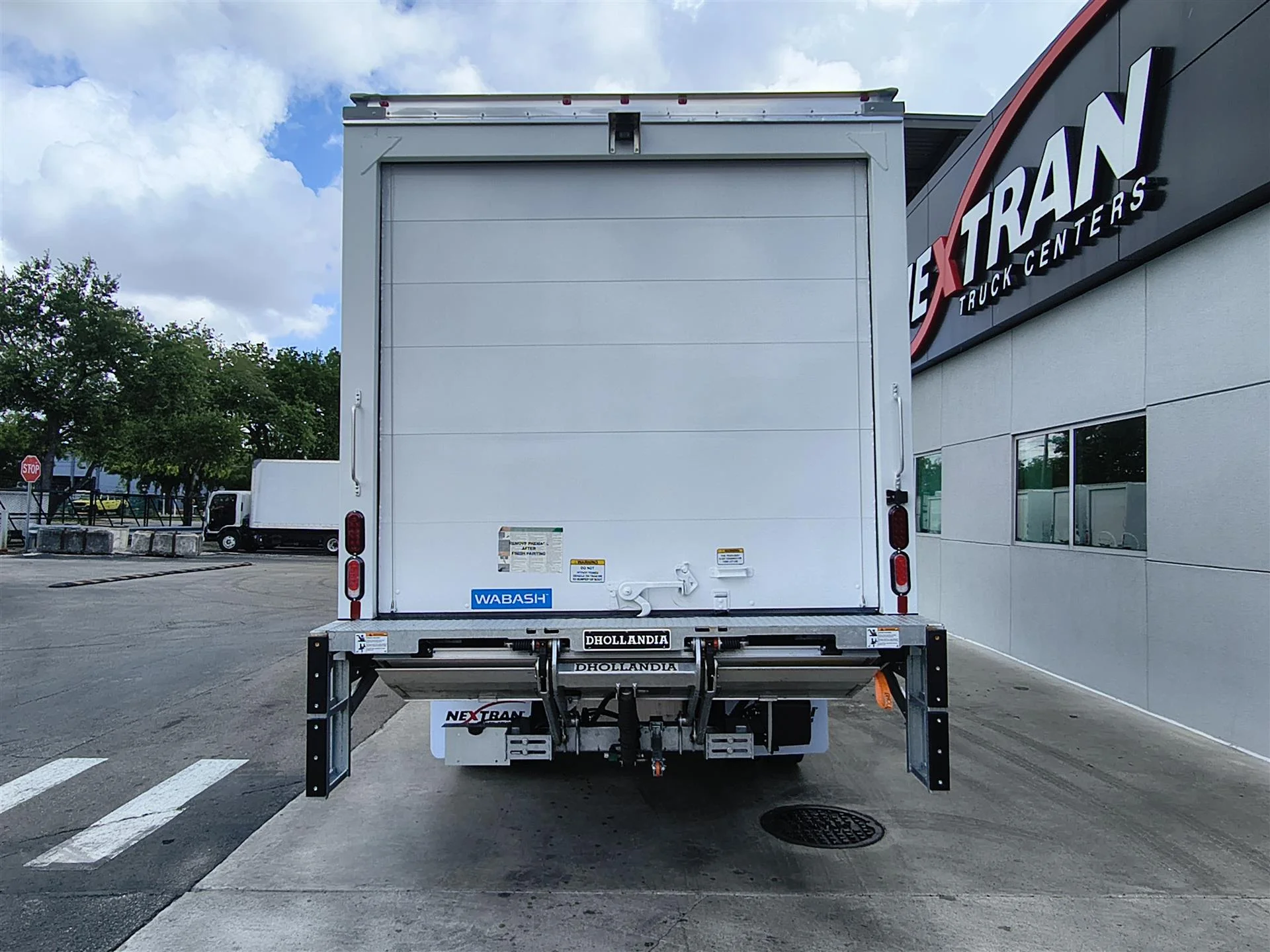 2026 Isuzu NRR in Miami, FL — photo 5