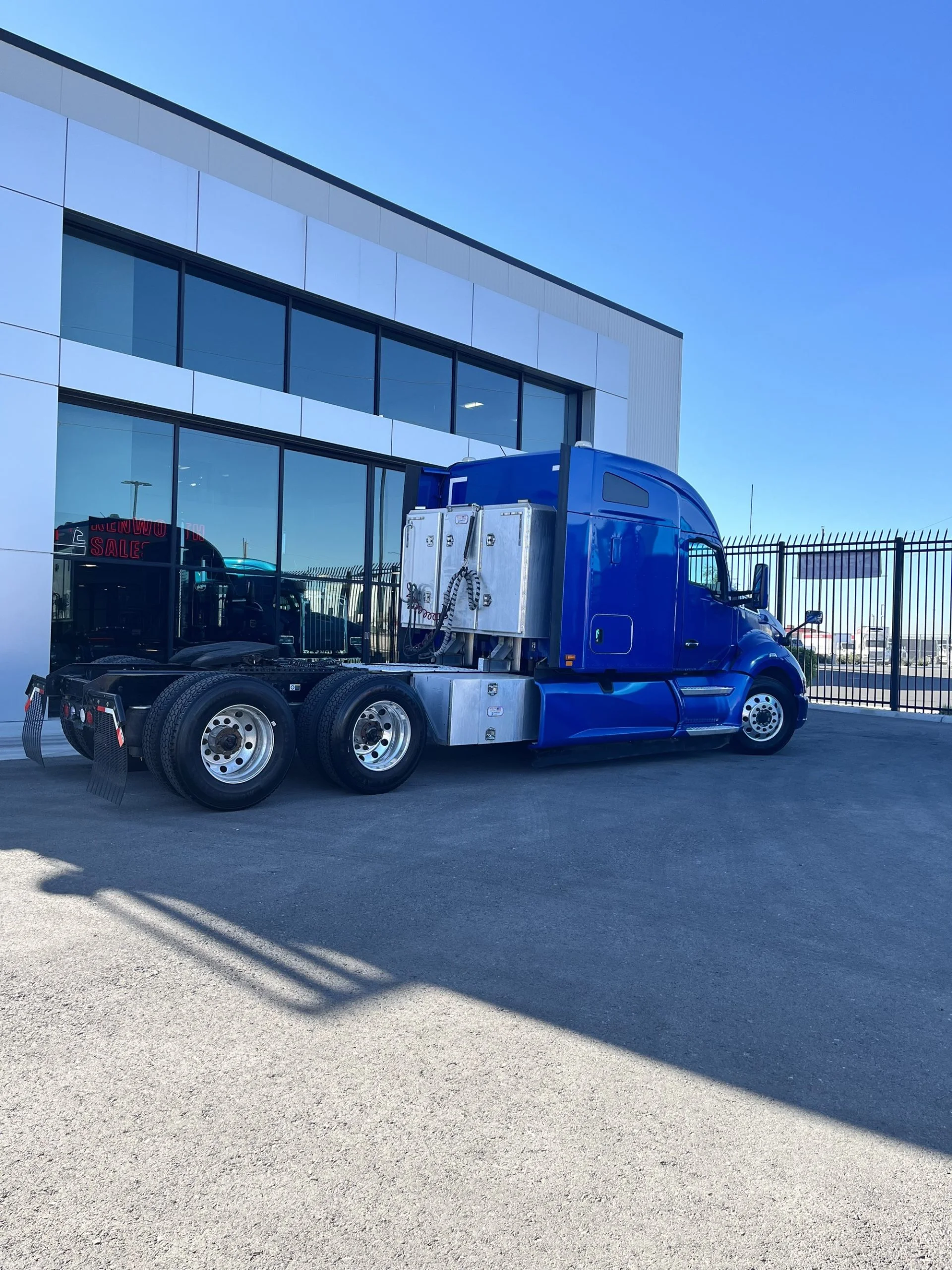 2021 Kenworth T680 - image 4