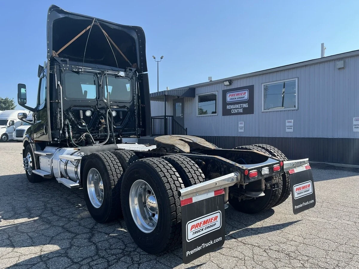 2020 Freightliner Cascadia — photo 15