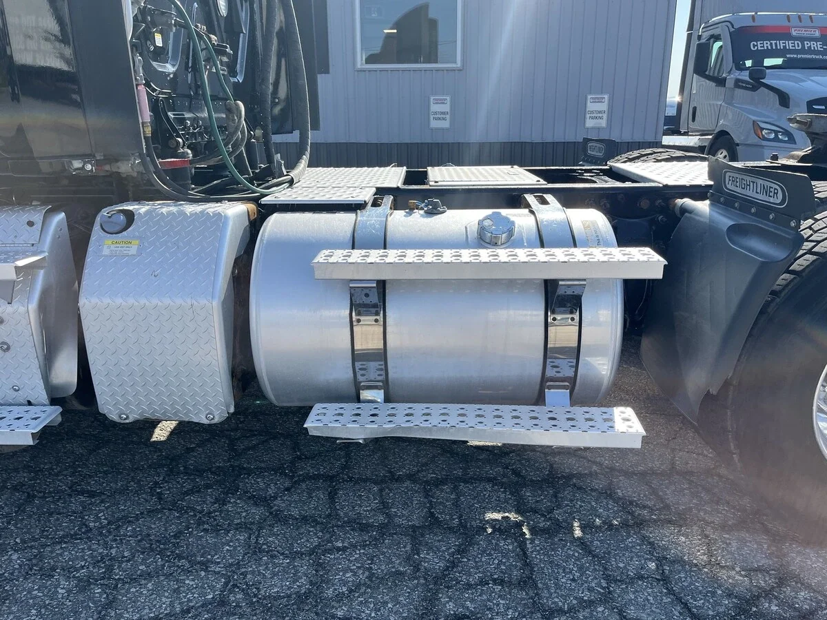 2020 Freightliner Cascadia — photo 17