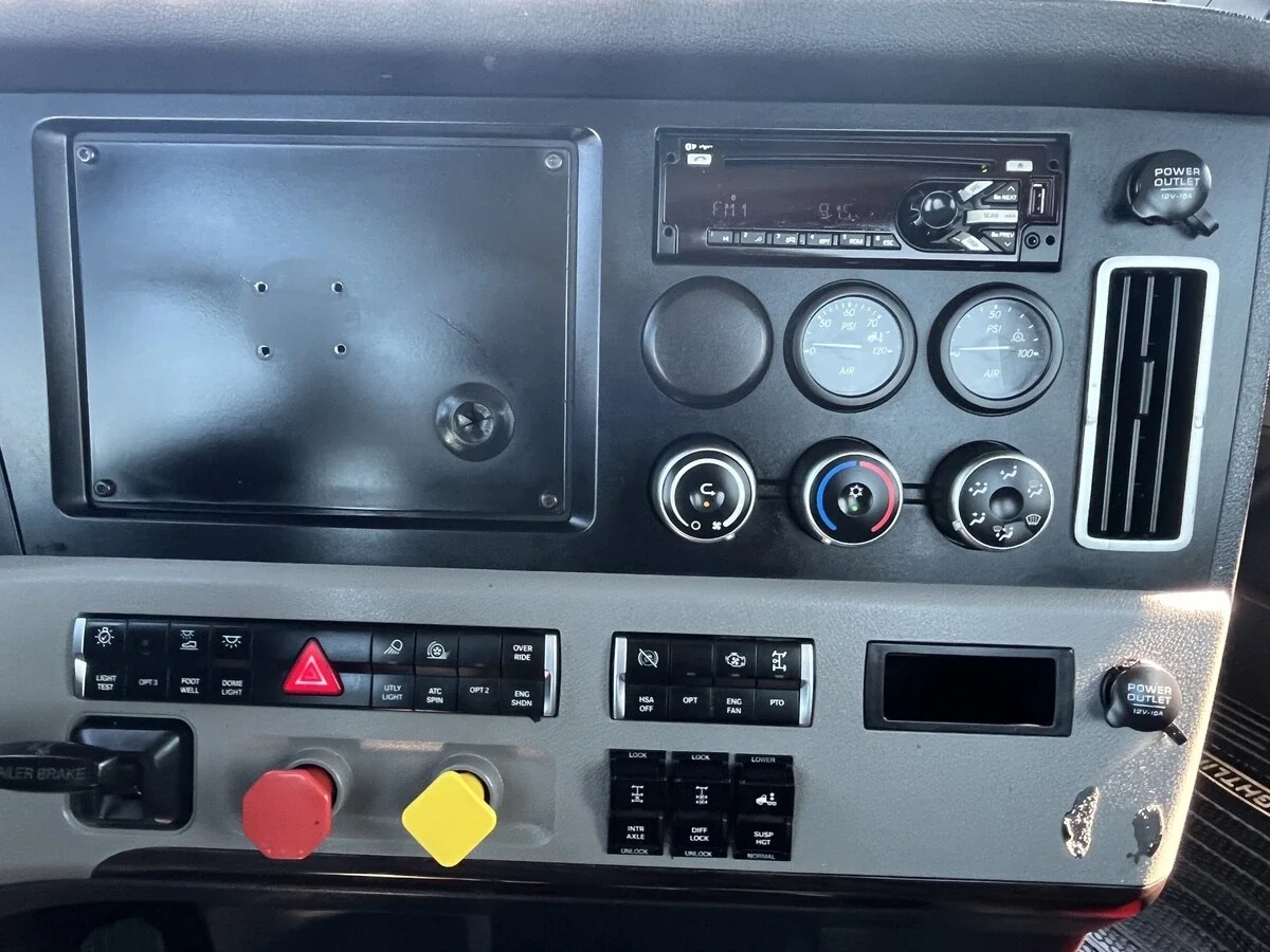 2020 Freightliner Cascadia — photo 34