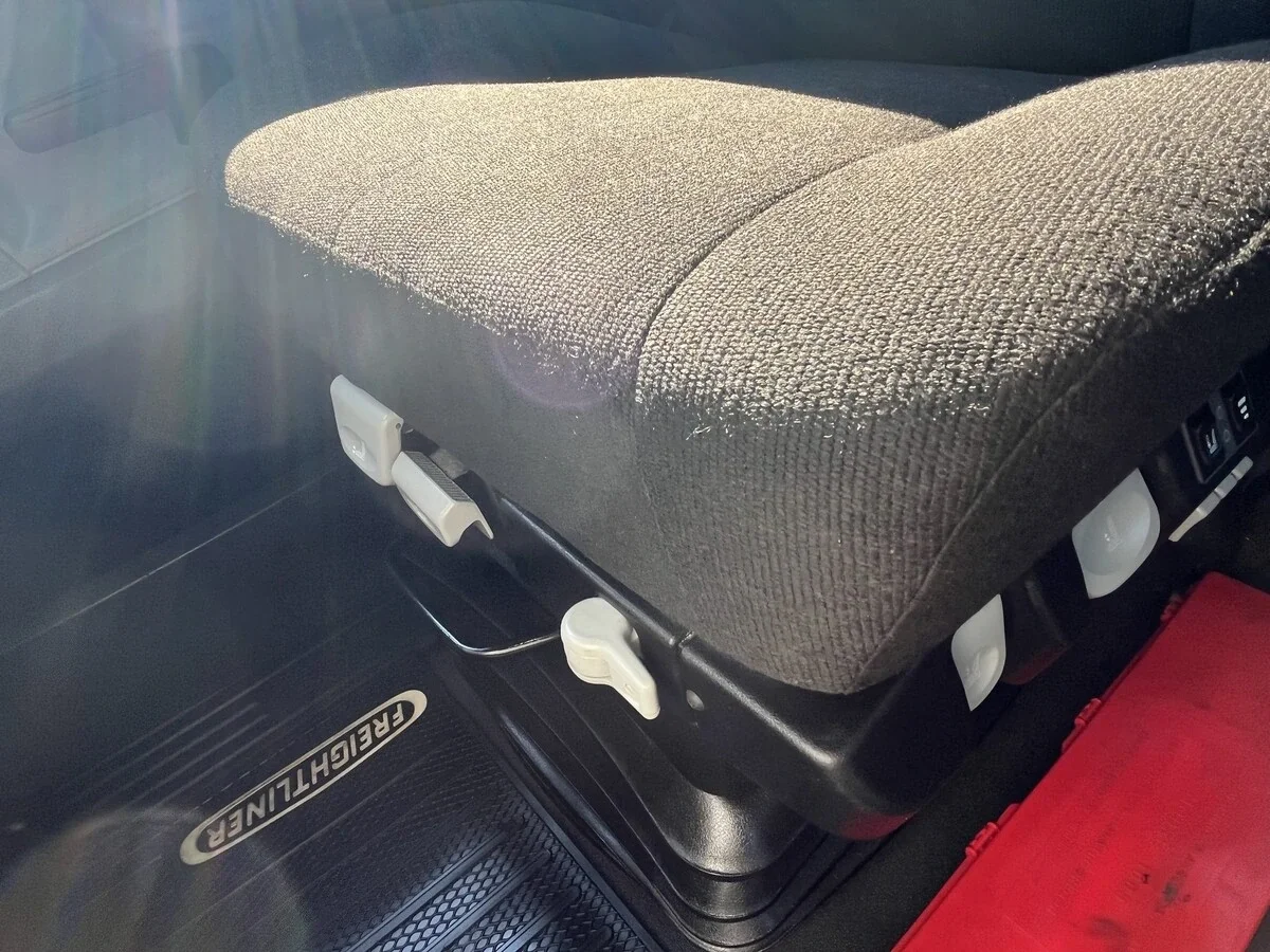 2020 Freightliner Cascadia — photo 25