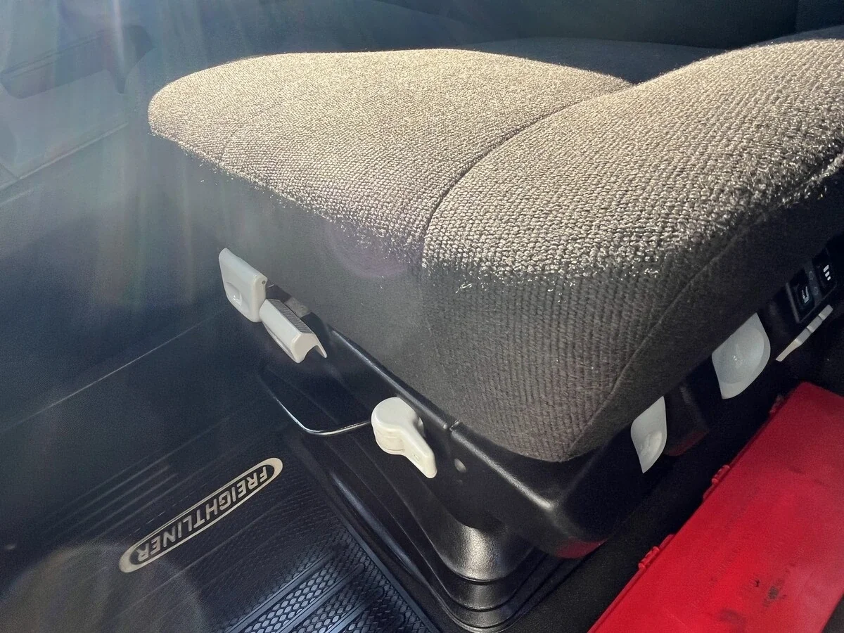 2020 Freightliner Cascadia — photo 26