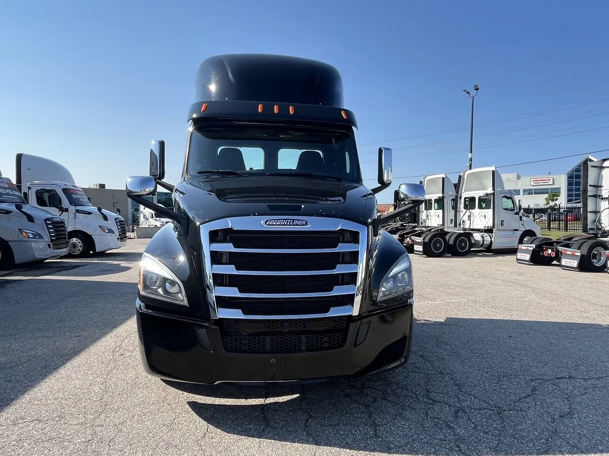2020 Freightliner Cascadia — photo 2