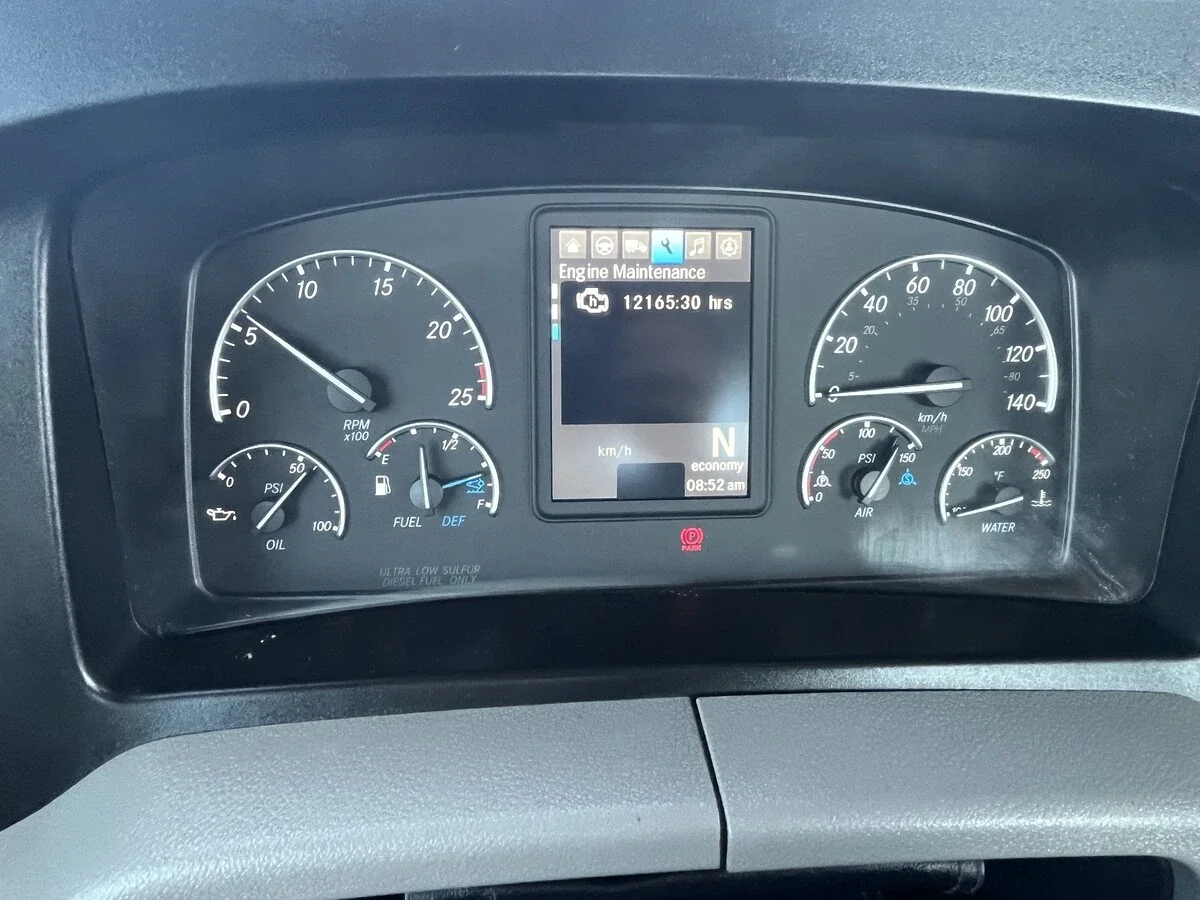 2020 Freightliner Cascadia — photo 38