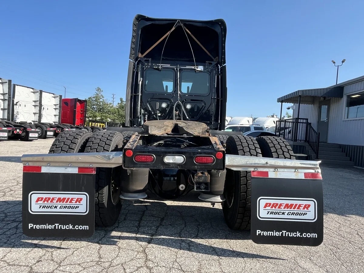 2020 Freightliner Cascadia — photo 10