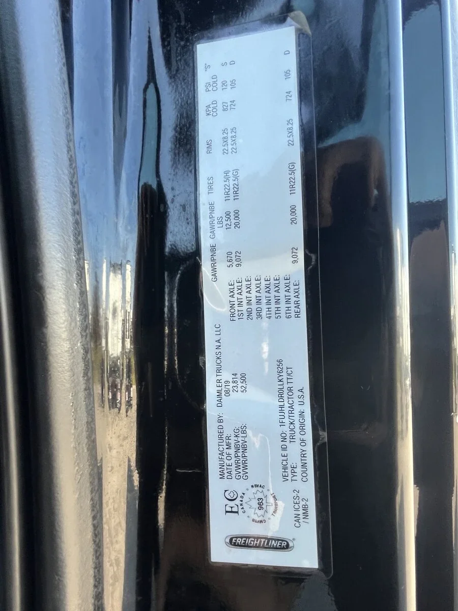 2020 Freightliner Cascadia — photo 21