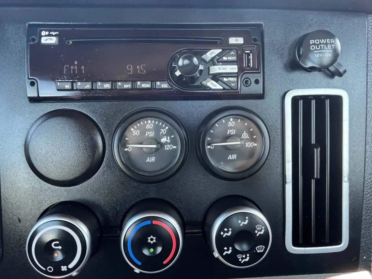 2020 Freightliner Cascadia — photo 35