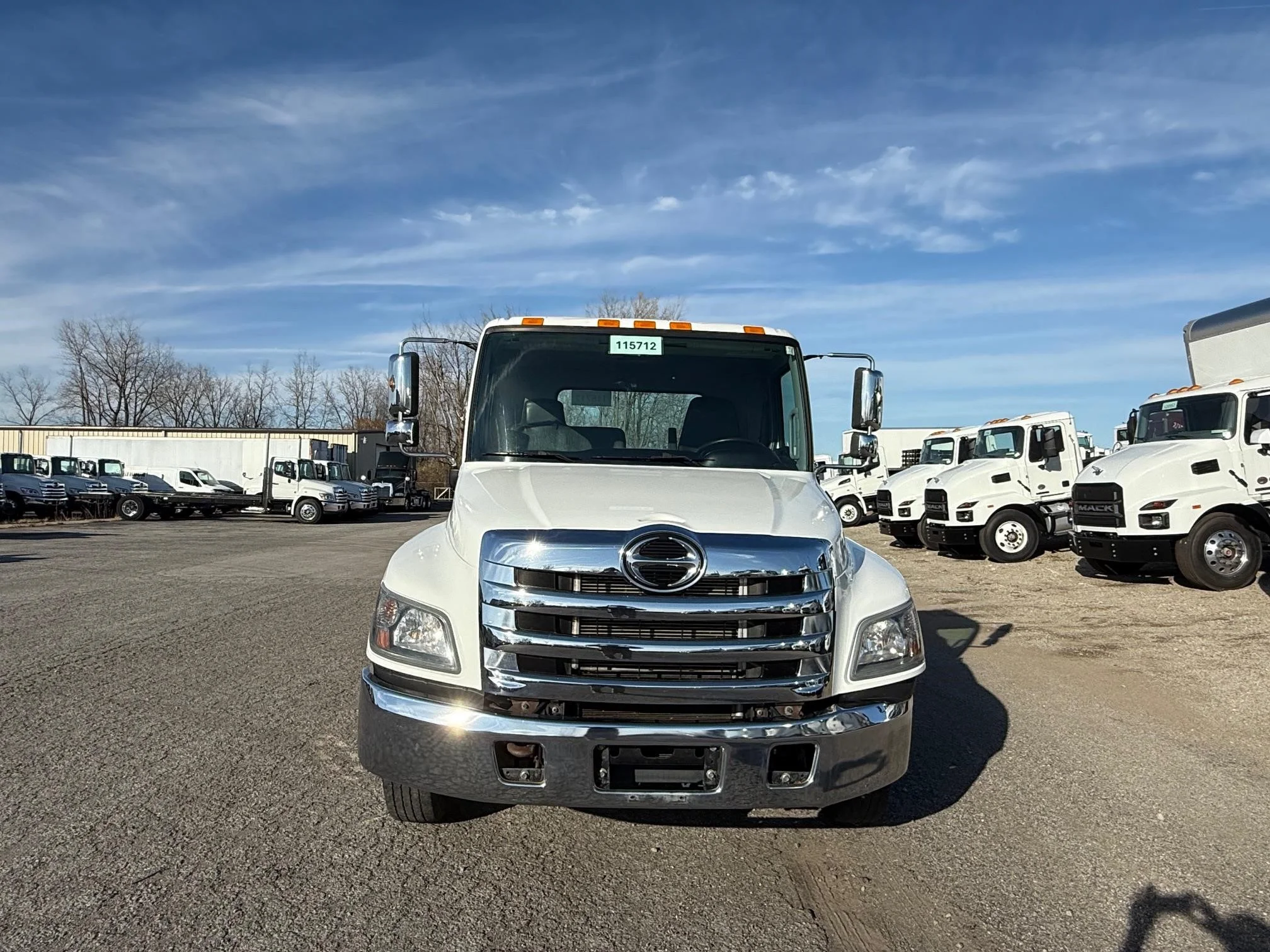 2020 Hino 268 in Findlay, OH — photo 3