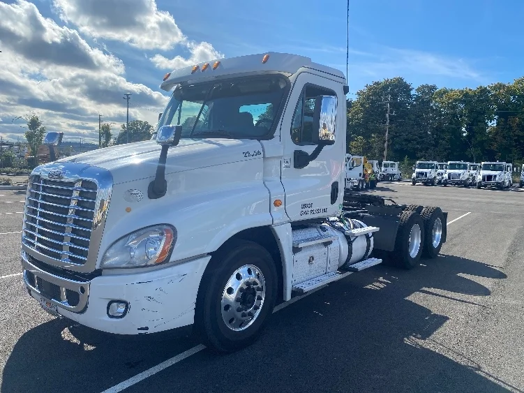 2017 Freightliner Cascadia in Everett, WA — photo 3