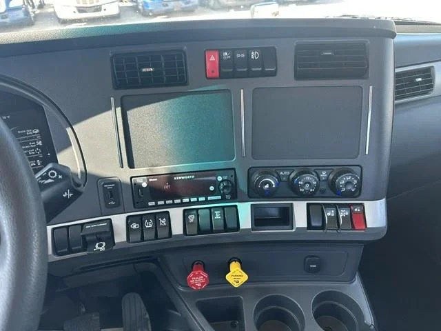2024 Kenworth T680 — photo 2