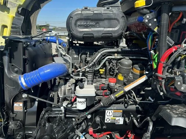 2024 Kenworth T680 — photo 9