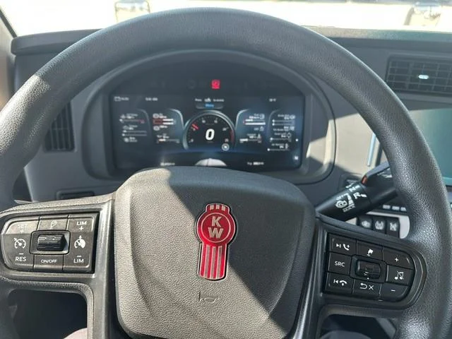 2024 Kenworth T680 — photo 3