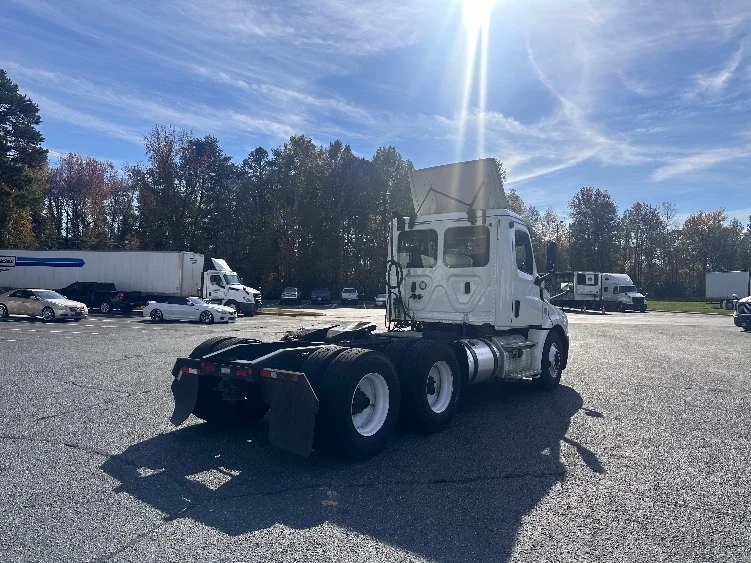 2019 Freightliner Cascadia in Charlotte, NC — photo 7