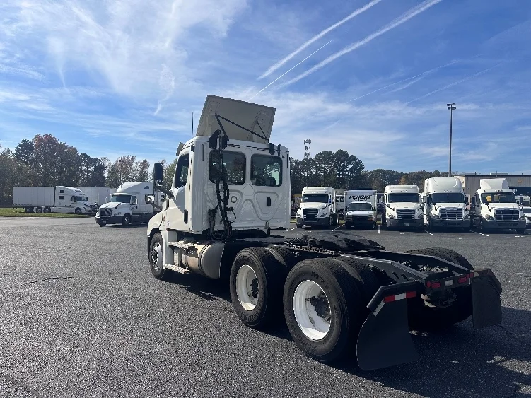 2019 Freightliner Cascadia in Charlotte, NC — photo 5