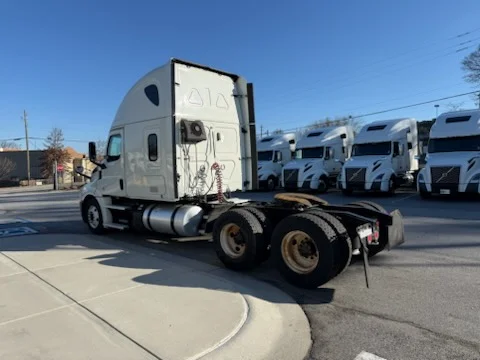 2020 Freightliner Cascadia - image 5